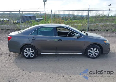 2013 Toyota Camry Le z USA, uszkodzony, nr VIN 4T1BF1FK9DU242592